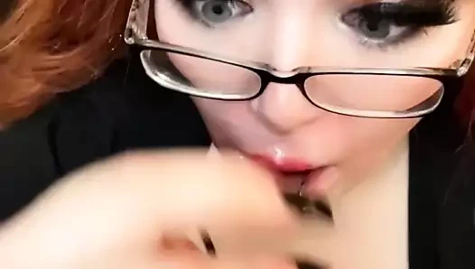 Futanari üvey kız üvey annesinin yarağını emmeyi öğreniyor (kısa versiyon)