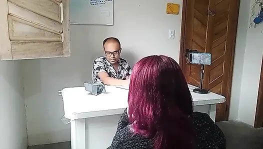 Büyük göğüsleri ve götüyle ateşli bir röportaj