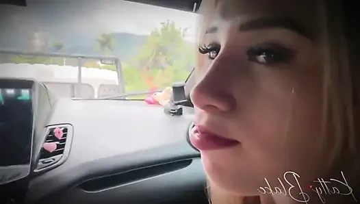 Araba sürülürken bir çekici kamyonun içinde seviştik