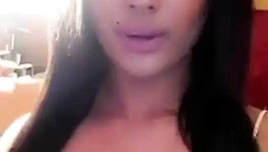 Büyük memeli Arap fahişe!!