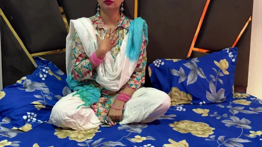 Tam video Devar yenge flört ediyor Hintçe seste sert sikiş sırasında devar gerçek orgazma hamile bırakmak istiyor