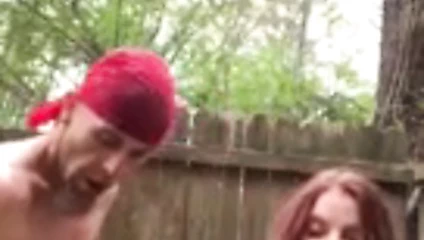 Bir arkadaşın arka bahçesinde bir şipşak almak