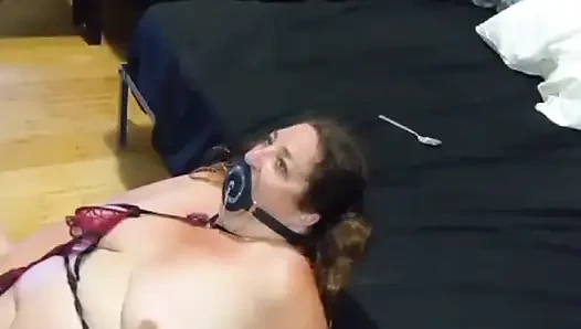 İri güzel kadın büyük zenci tarafından domine ediliyor - nasıl istediğini kullanıyor bölüm 2