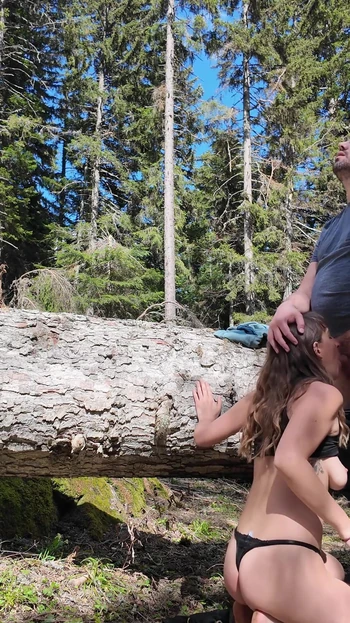 Эмоциональный момент из "Секс-перерыва на дереве во время похода"
