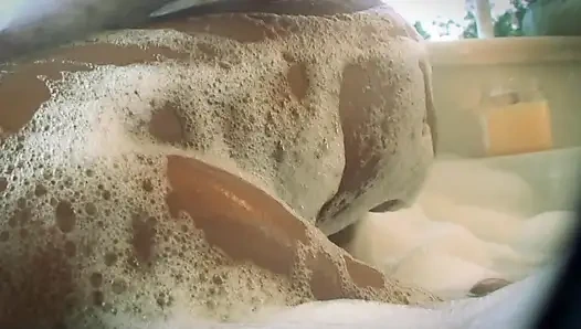 İki genç sürtük bir yarağı paylaşıyor