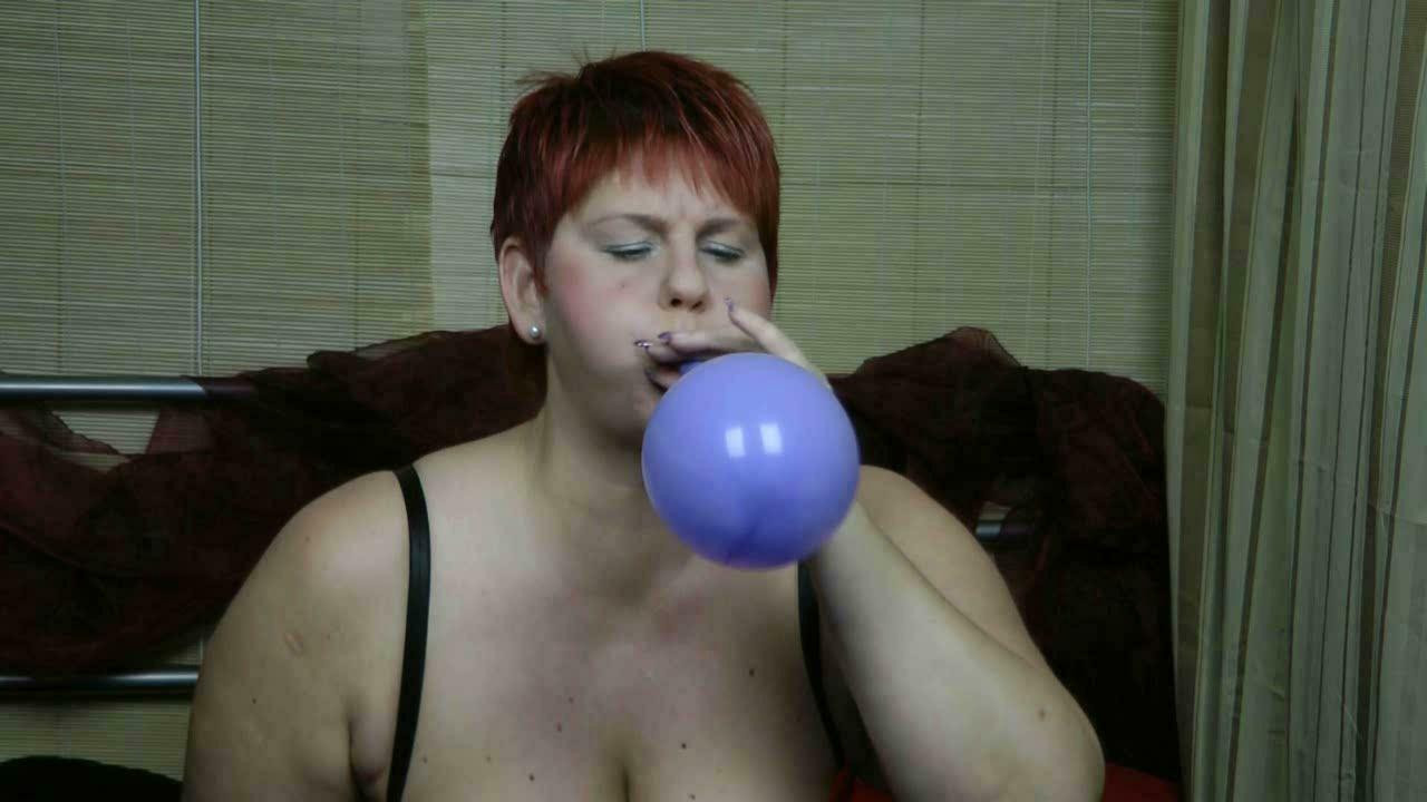 Annadevot - penis balonlarıyla oynayın