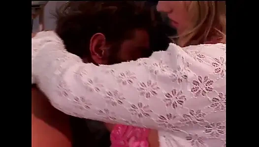 Güzel Baştan Çıkarılmış Fahişe İçin Emdirilecek Çok Şey