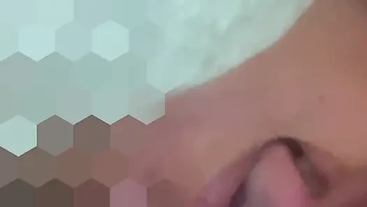 Masum pinay evli kadın iyi sakso çekmeye çalışıyor