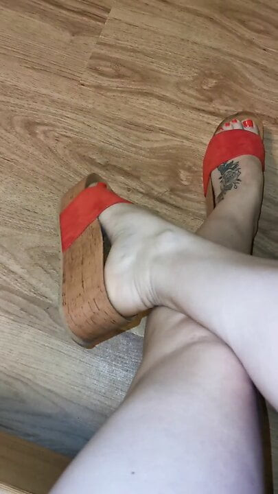 Sahibe seksi bacaklarıyla seni kızdırıyor