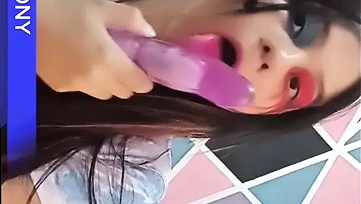 İç çamaşırlarını deneyen model yakalandı