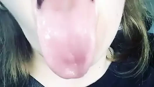 Pis tükürük ağız dil fetiş