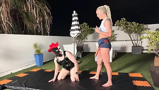 Tanrıça Andi ilk kez takma yarakla