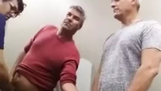 Seyir ... sokak köşesinin erkekler tuvaleti pt2