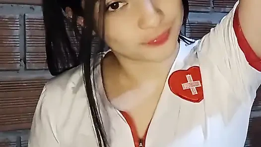 Baldızımı mastürbasyon yaparken görüyorum ve sonra lezzetli bir şekilde sikişiyoruz