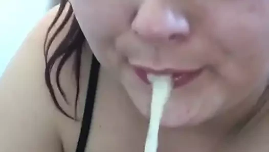 Galli kız döl tükürüyor