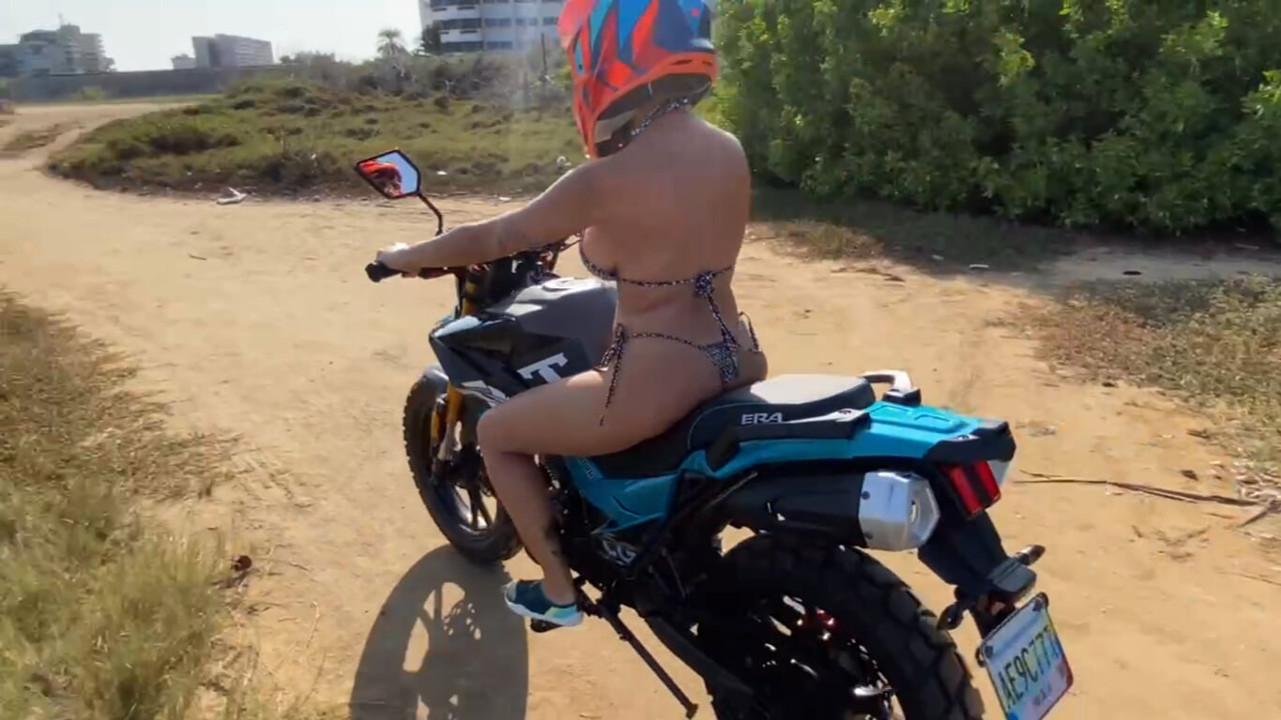 Shirley Musk +Bikini + motosiklet