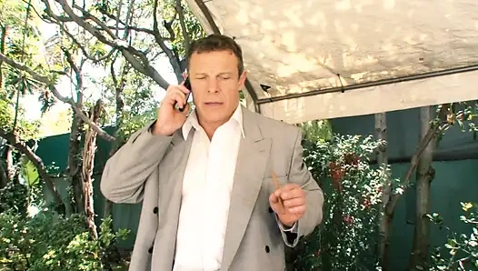 Sarışın orta yaşlı seksi kadını sikiyor