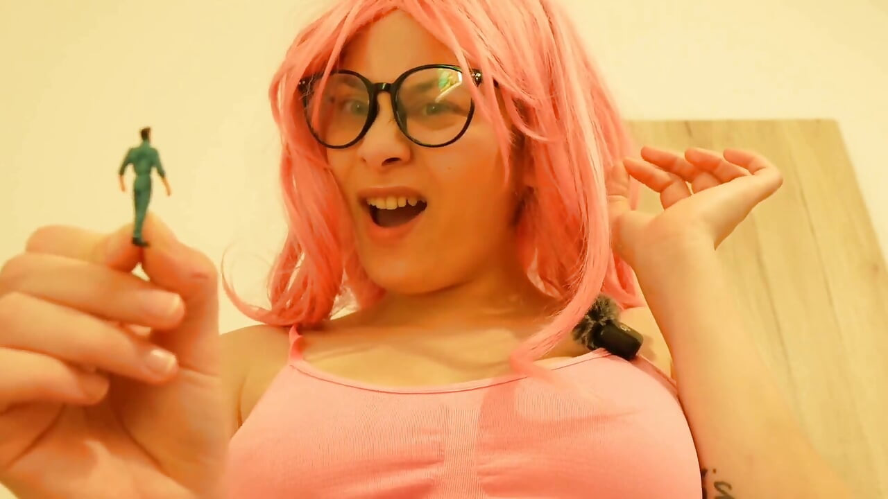 A Giantess Loves