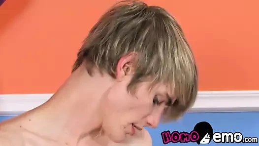 Genç sarışın ile büyük şişman çük beceriyor bf sonra oral