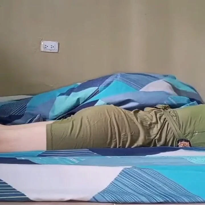 Evde sikişiyor! Nefis!