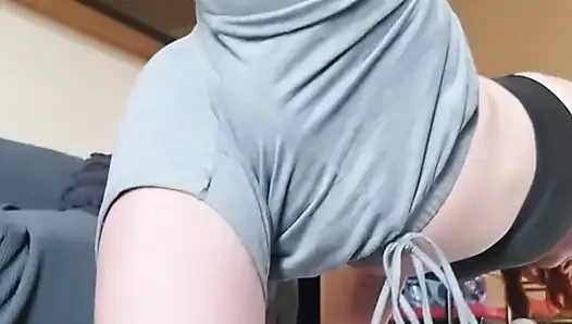 Sıkı götlü sevimli kızıl saçlı kız sikişiyor