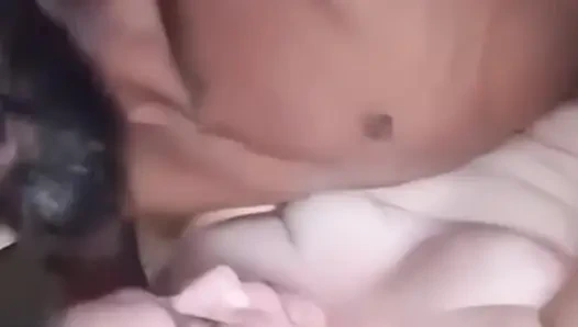 Asyalı ateşli orta yaşlı seksi kadın amını siyah boğaya sert siktiriyor