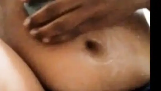 Hintli kız banyoda banyo yapıyor - ateşli asmr videosu