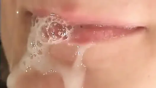 Yarak emiyor amcık pompasını parmaklıyor ve amcık sikişi... ağzına boşalma