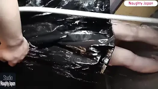 Kapıda ani bir saksodan çılgınca edepsiz isteklerinden sonra yaramaz bir döllenmeye