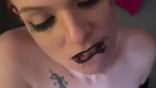 Kirbyred - gırtlağına kadar alıyor ve yüzünde azgın!