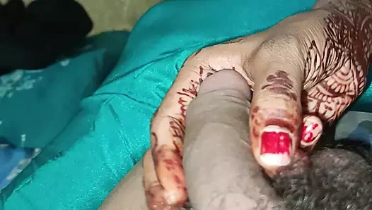 Padosan bhabhi ko mast lund chusa kar ghodi banakar gand maarte huye munh mein Pani dal Diya