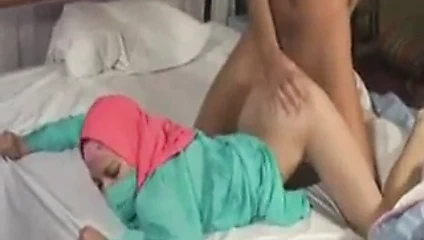 tesettür bayan aç için horoz