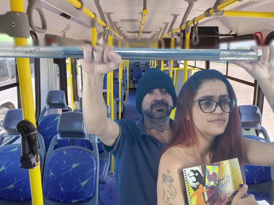 Nakliyede bir yabancı tarafından kalçalarım dolduruldu ve hala götüme boşaldım ve beni döllüyor
