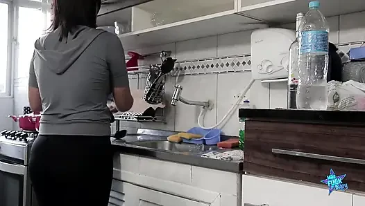 Mükemmel orta yaşlı seksi kadın gavat anal ve meme boşalması