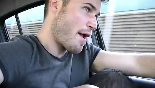 Bahçede heteroseksüel ve eşcinsel arkadaşlarla inanılmaz boşalmalı grup seks partisi (prezervatif seksi)