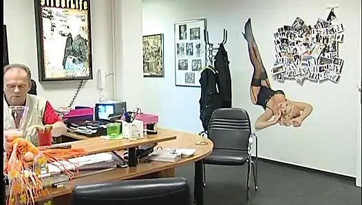 Sarışın olgun oyuncu seçmelerinde domaltılıyor