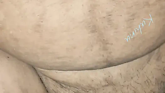 Karımı banyoya sürükledim ve onu siktim.