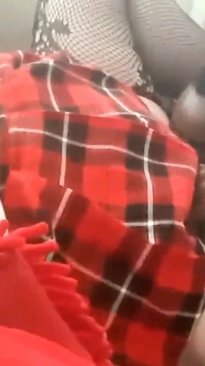 Yoğun yüksek sesle inleyen vücut amcığını sallıyor yalama orgazmları