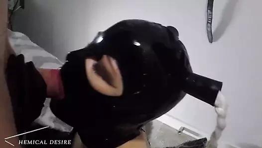 A-cat ateşli lateks bakış açısı oral seks