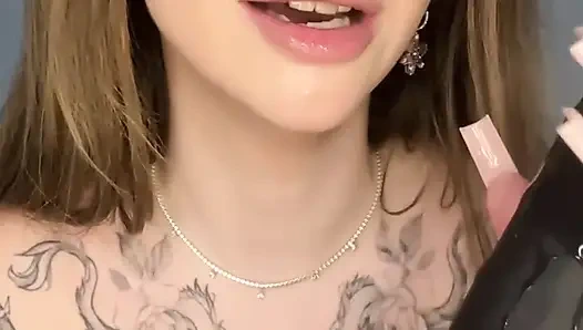 Adrianna Savu külotunu çıkarıyor ve beni büyük sütyenlileriyle sikiyor - süper ateşli hardcore porno!