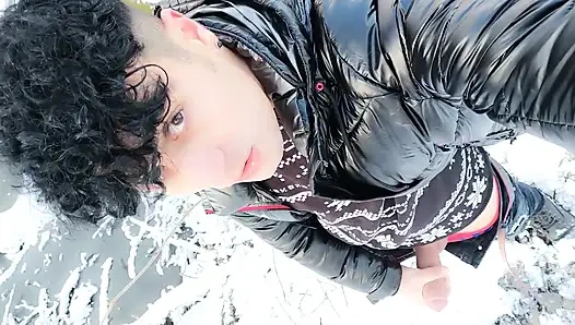 Soğuk orman mastürbasyonu - farklı yarak sıvazlama ve 2 boşalma