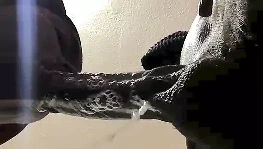 Üvey kız kardeşin ağzı sırıtaklam ve ıslanıyor