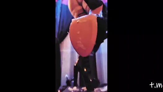 Sıcak femdom dominatrix metres eva deri tanrıça milf yüksek topuklu ezmek food fetiş bdsm ilginçlik