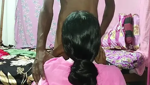 Hintli kadın sakso çekiyor ve pembe sıkı amcığın içine boşalıyor ev yapımı
