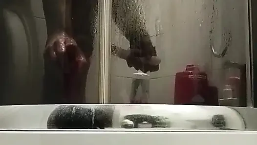 Duşta tek başına biseksüel