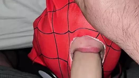 Üvey anne 9 inçlik yarakla gırtlağını siktiriyor