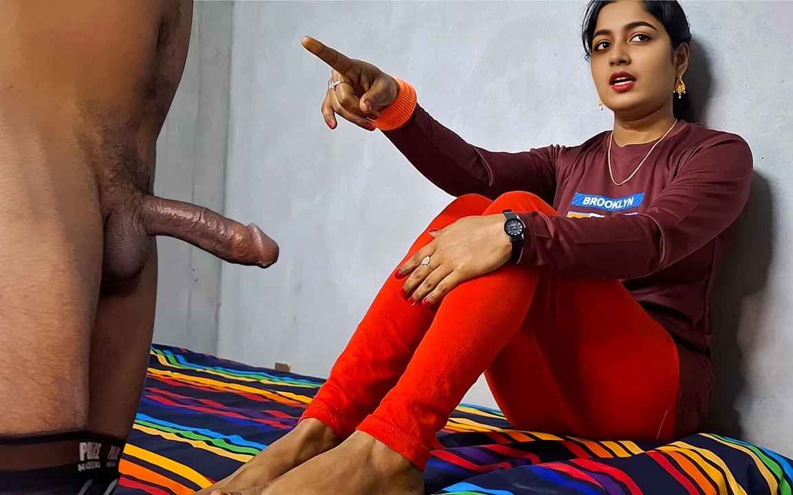 Bir kız arkadaş büyük yaraklı desi kız arkadaş gördükten sonra sinirleniyor