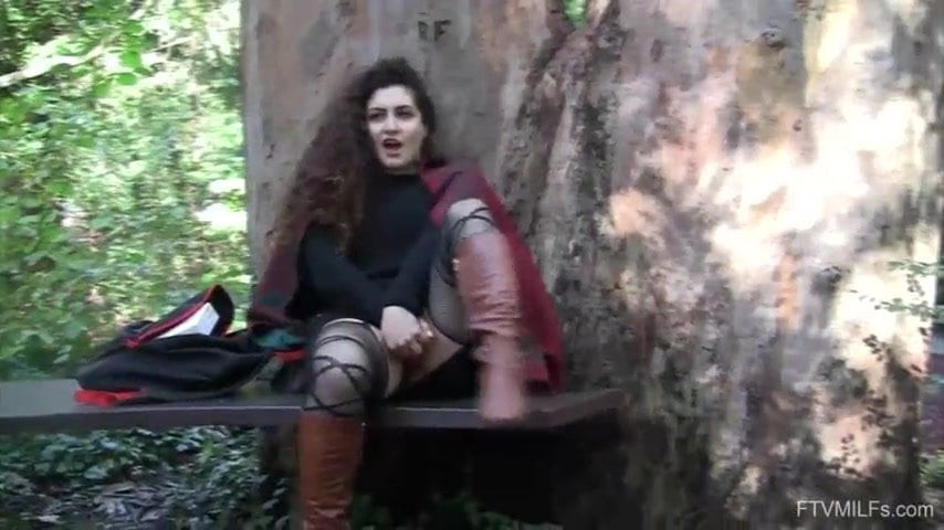 Düzgün vücutlu arab milf lili kamu çıplaklık ve mastürbasyon oyun