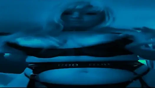 İkimizi de havaya sokacak.