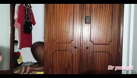 Dr pussy2 - kayınbiraderiyle seks yaptıktan sonra gardıropun içine saklandı, ancak adam çıktıktan sonra kocası tarafından yakalandı